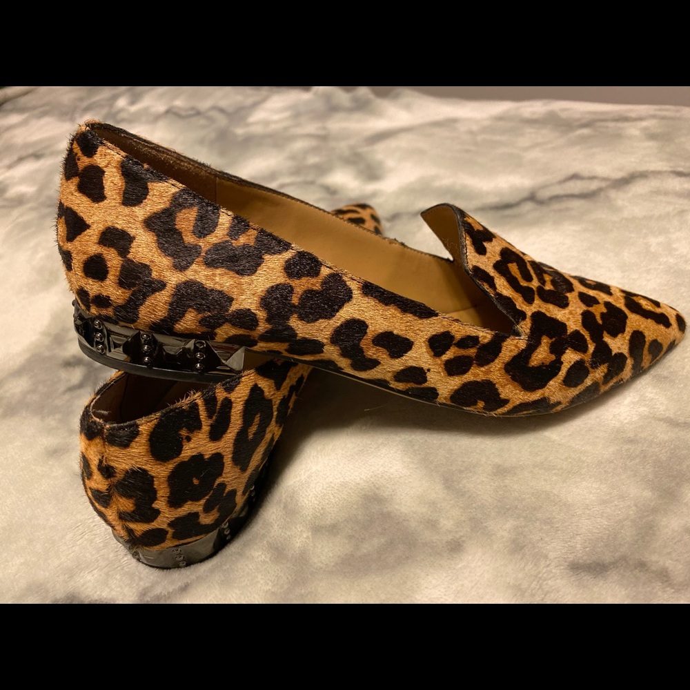 The perfect pointed toe leopard flats